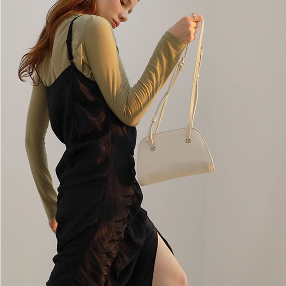 Mur Cream Shoulder Bag with Adjustable Straps